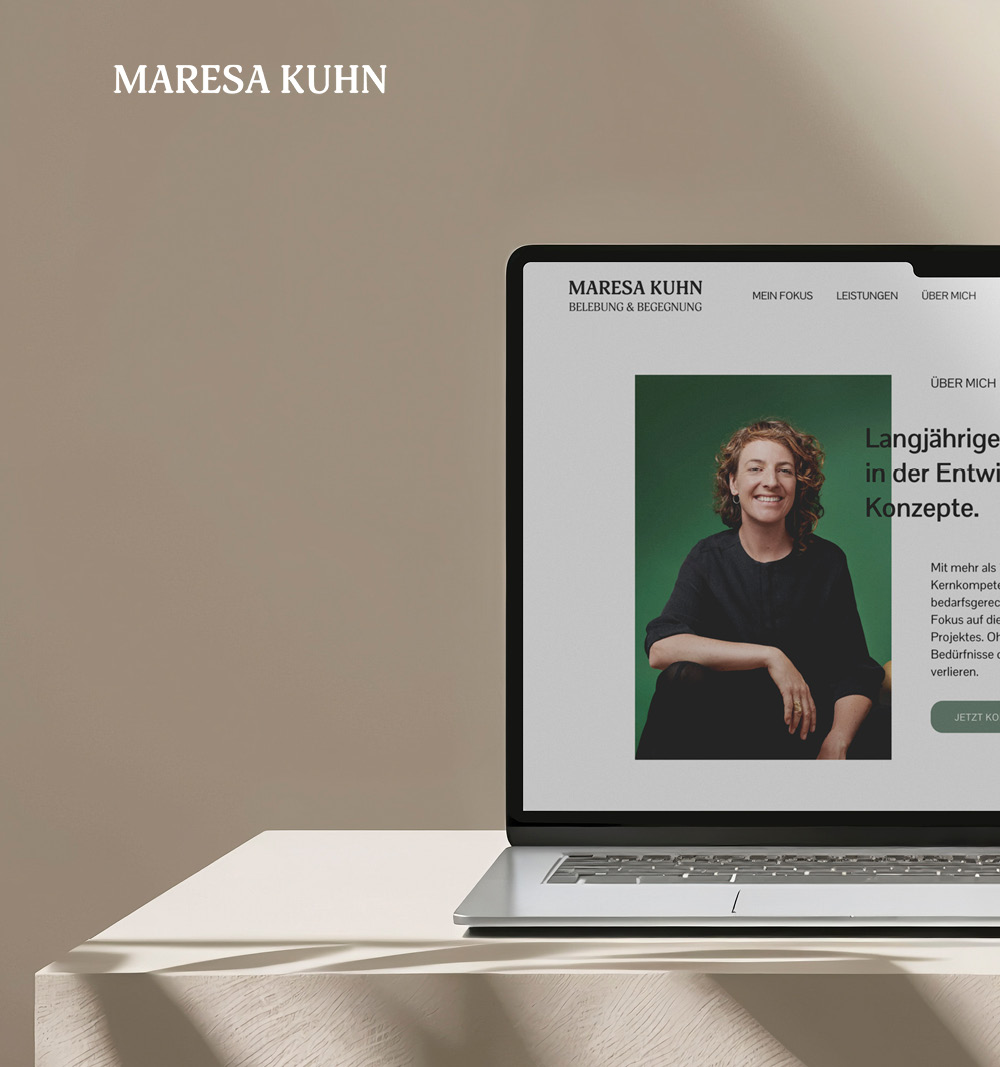 Laptop-Mockup mit der neuen Website von Maresa Kuhn, gestaltet im Rahmen eines Webseiten-Relaunch Projekts von Christiane Dobric.